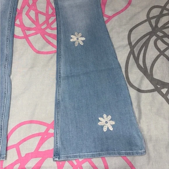 Hollister High-Rise Embroidered Floral Vintage Flare Jeans - Picture 4 of 10